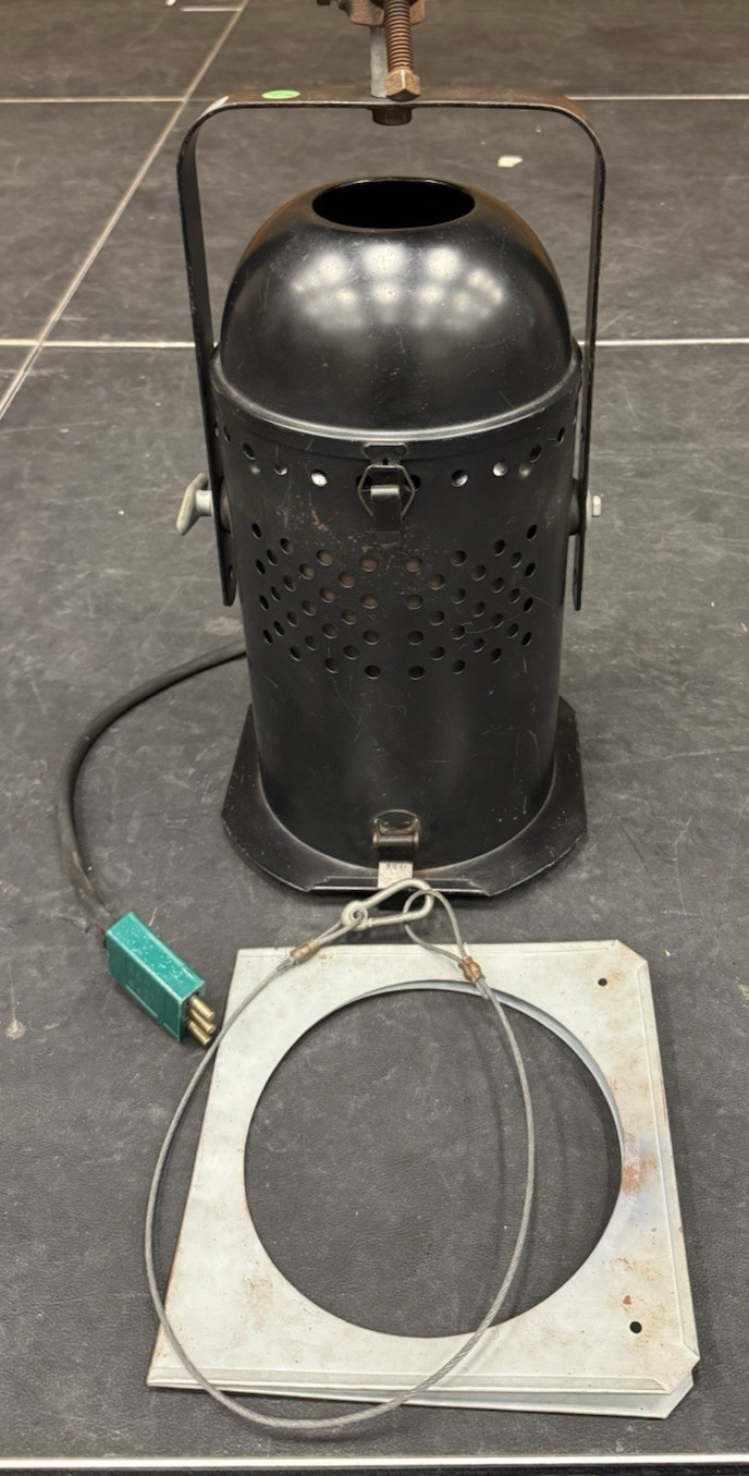 PAR 64 Can Stage Light (Stage‑Pin) – w/ Lamp, Clamp, Safety Cable & Gel Frame