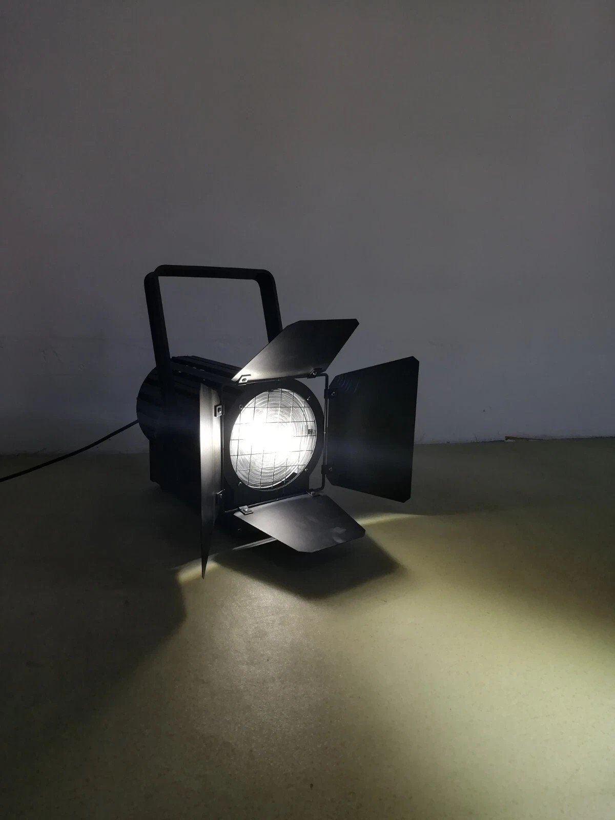 4pc/lot Cob Die-casting Aluminum 200w RGBWA 5 in 1 Led Blinder Stage par Light