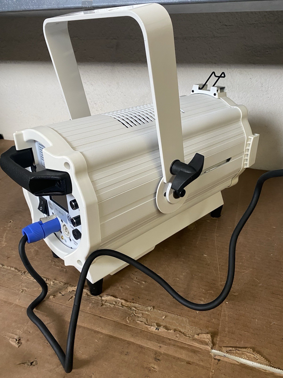 Strand Lighting S-RAY LED Fresnel Warm White DMX PowerCON White One Group LTD