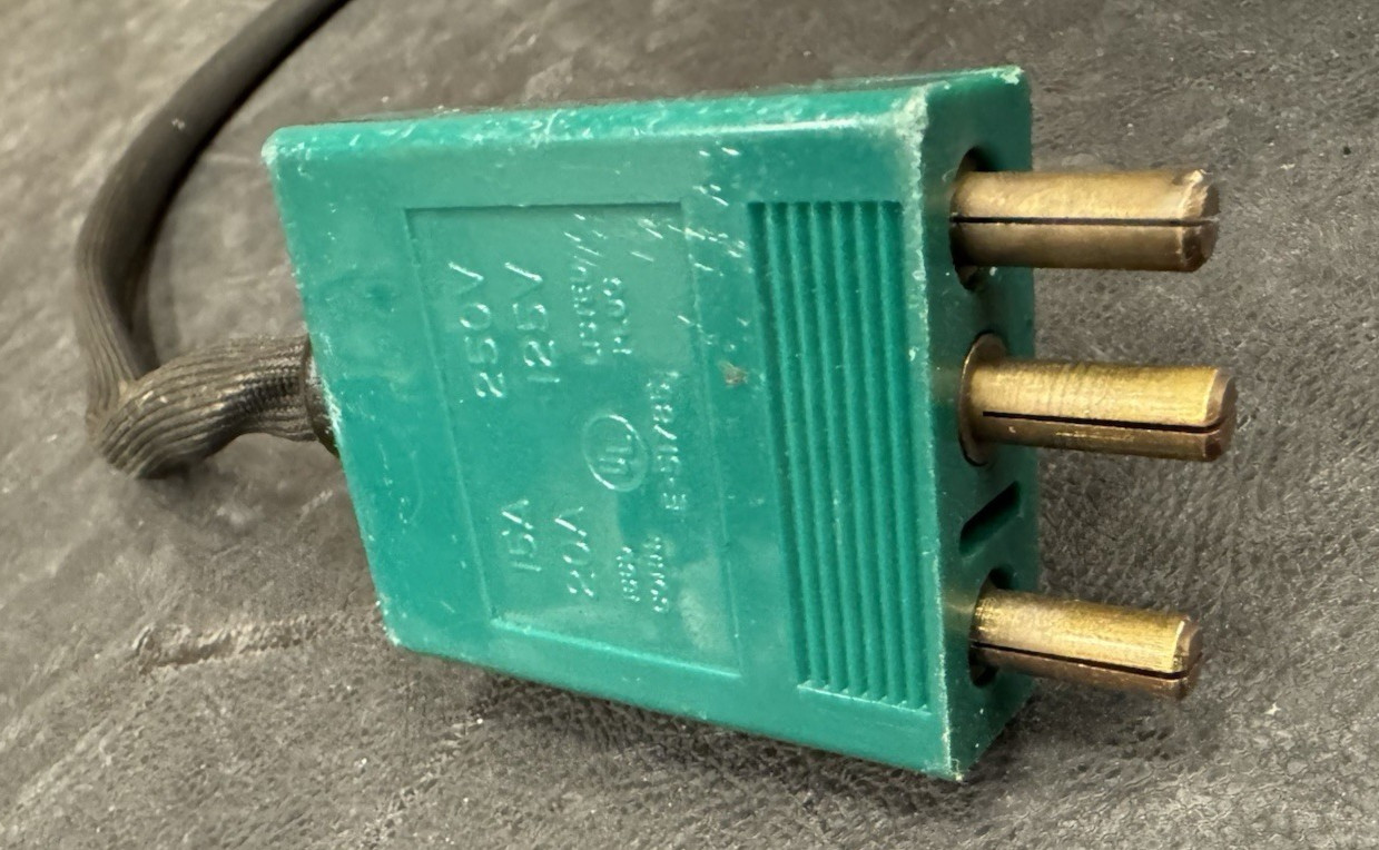 PAR 64 Can Stage Light (Stage‑Pin) – w/ Lamp, Clamp, Safety Cable & Gel Frame