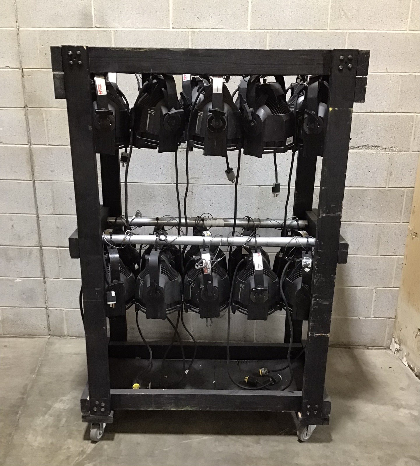 40 Source Four PAR fixtures with 2 rolling racks