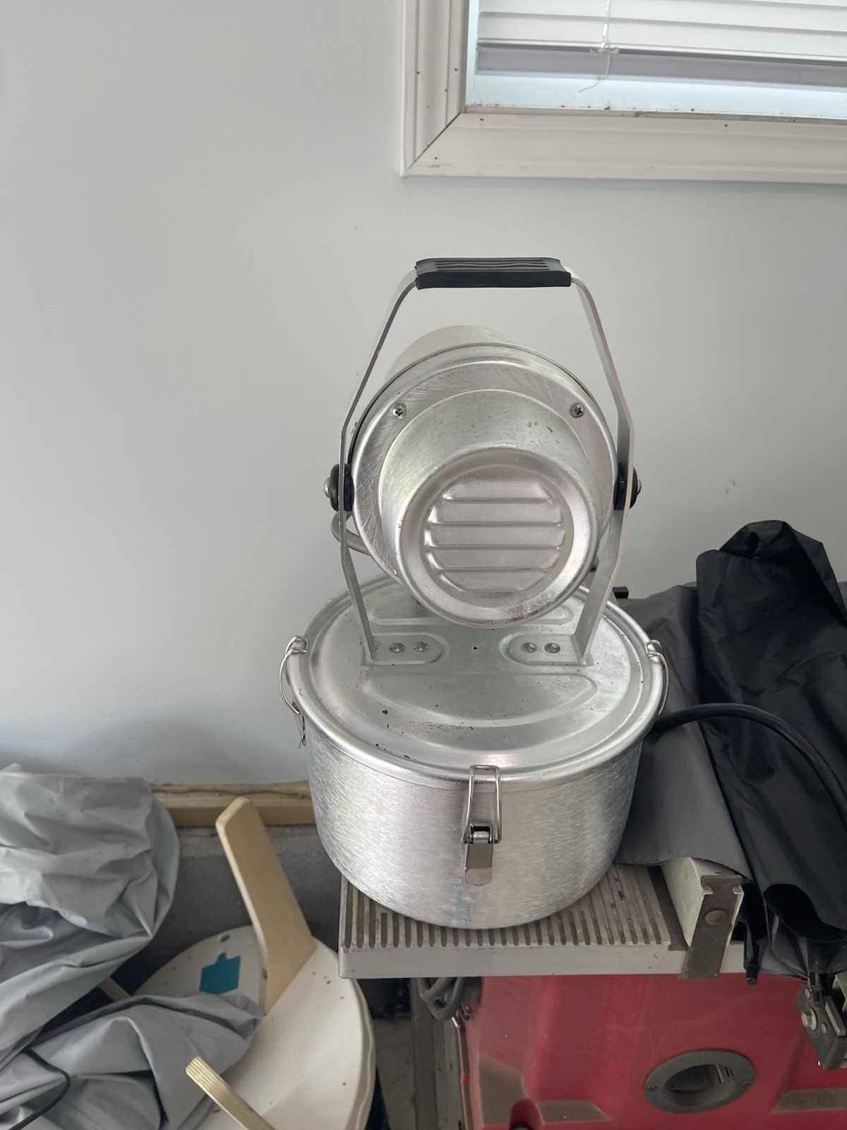 Halogen Effect Light Fixture Manual Pan & Tilt w/ Yoke Mount & Power Cord