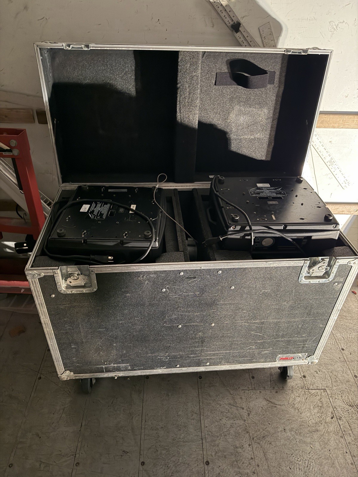 Robe AT Series Moving Head Light Automated Pan & Tilt MultiStep Zoom w/ Case