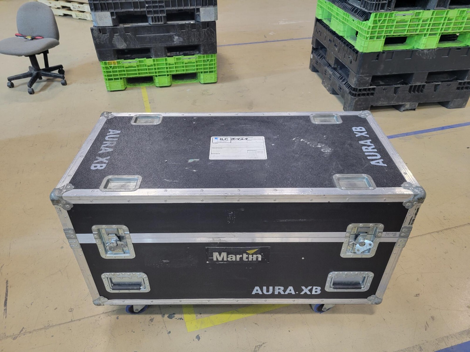 Martin MAC Aura XB Wash LED Moving Head – Every 6 fixtures comes w/a 6 way case