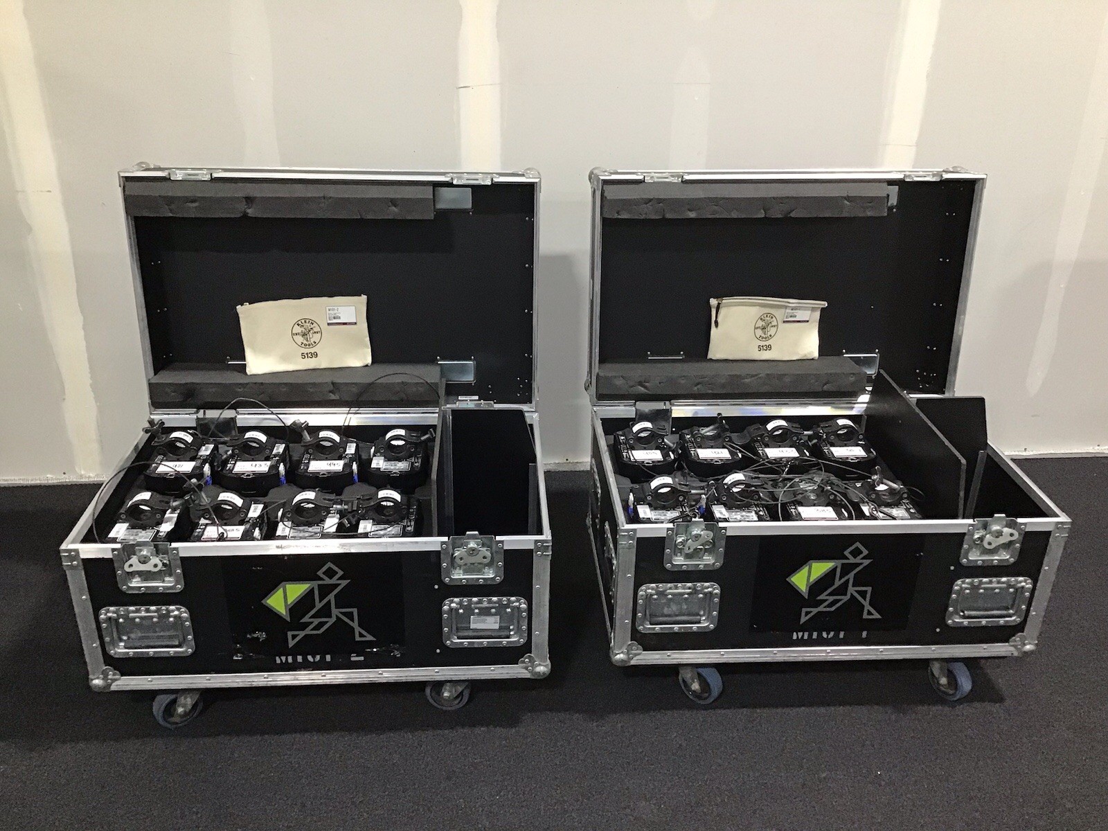8 Martin MAC 101 Moving Lights with Case