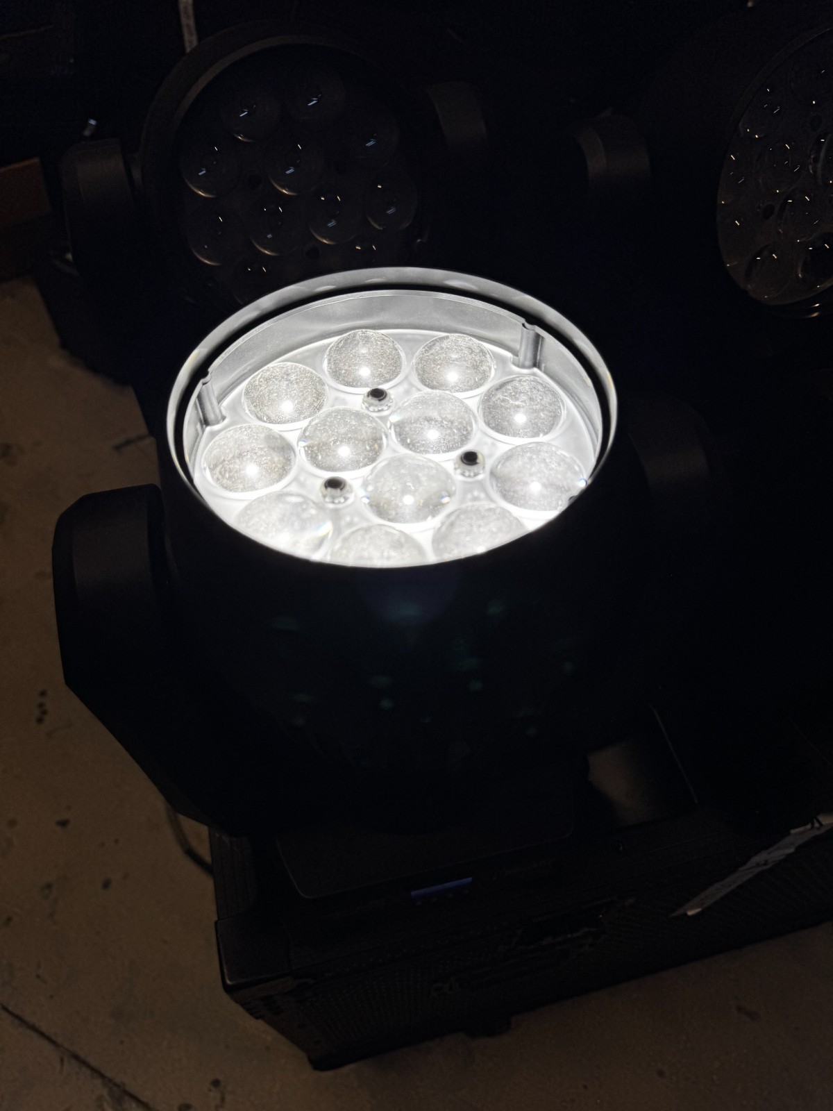 Martin RUSH MH6 CT 12x10w Zoom VW/WW 2700K-7800K 10-60 Zoom Wash LED DMX Light