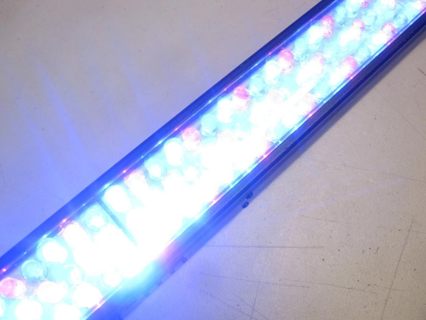 Solena Max Bar 28 RGB 28-Watt DMX LED Wash Light