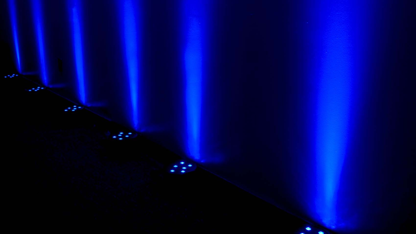 (4) Rockville BATTERY PAR 50 Rechargeable LED DMX DJ Club Wash Up-Lights+Remote