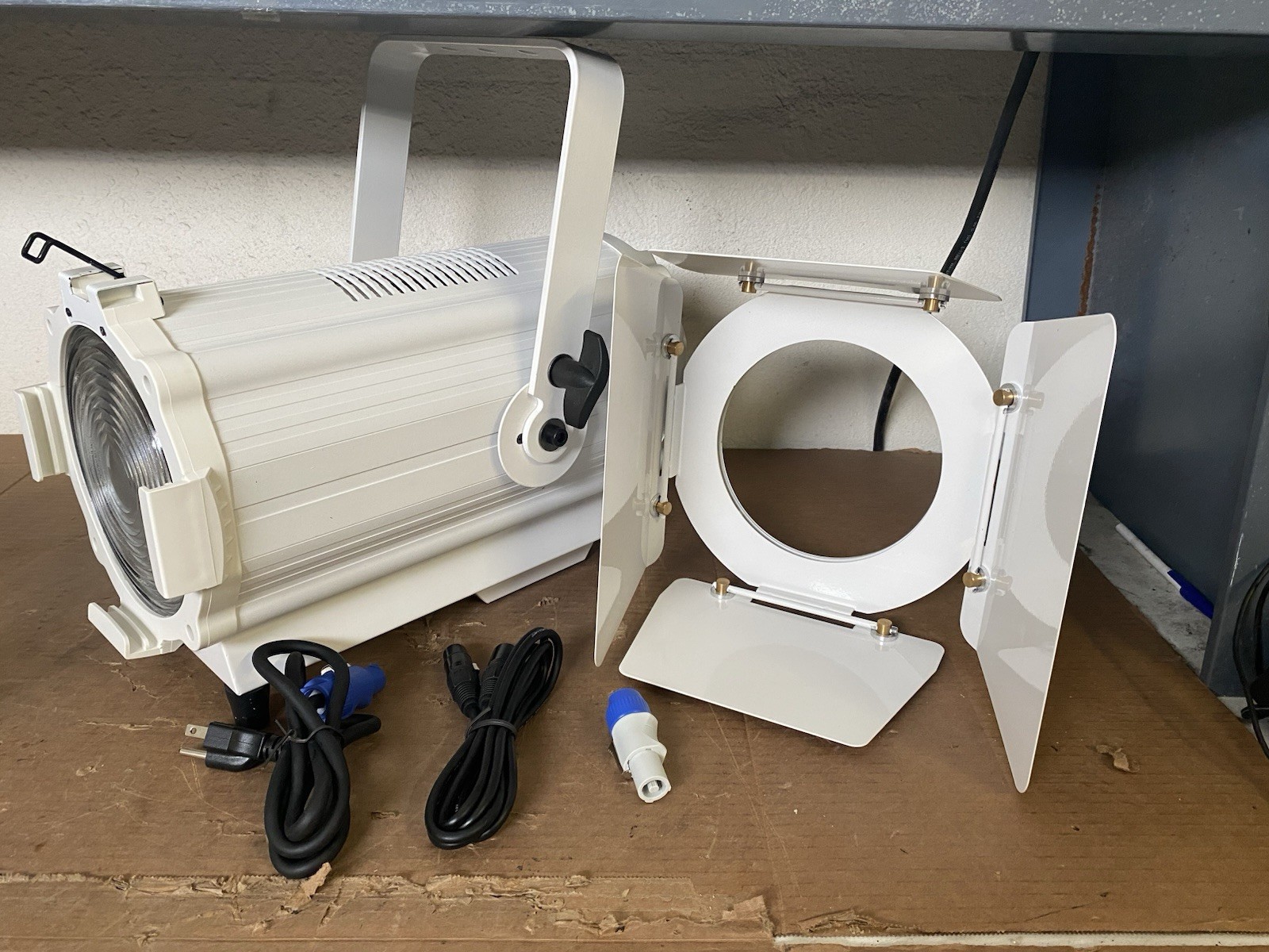 Strand Lighting S-RAY LED Fresnel Warm White DMX PowerCON White One Group LTD