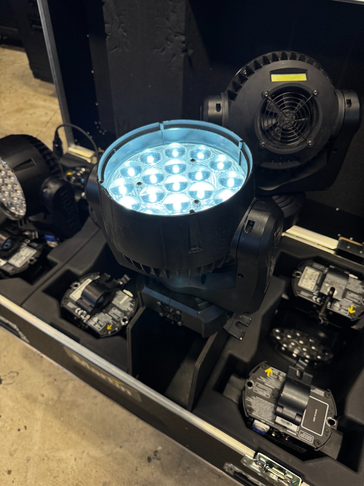 Martin MAC Aura 19x10w LED Effect Wash Moving Head Zoom + Backlight 17 Available
