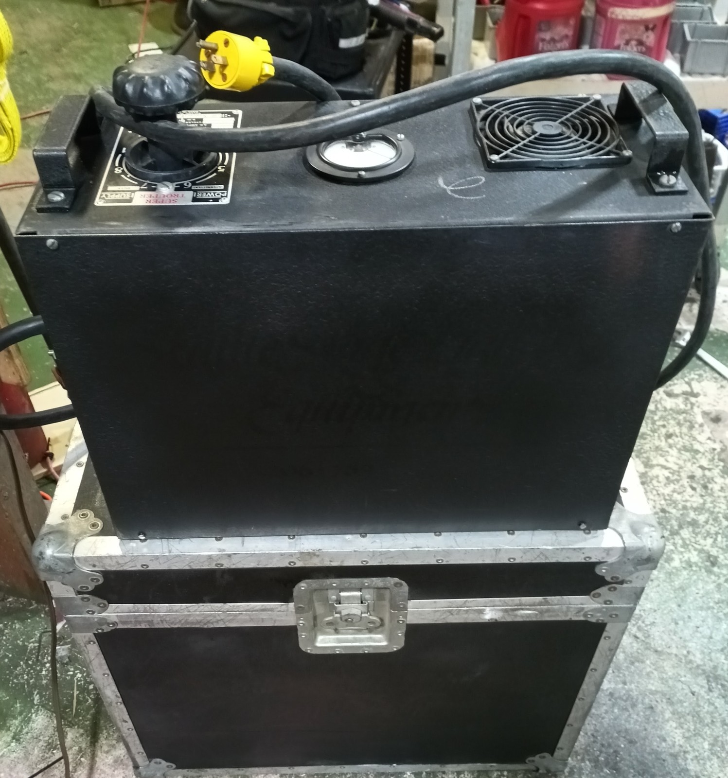 Strong Sycrolite Super Trouper 2 Follow Spot Light, Power Supply, stand, cover