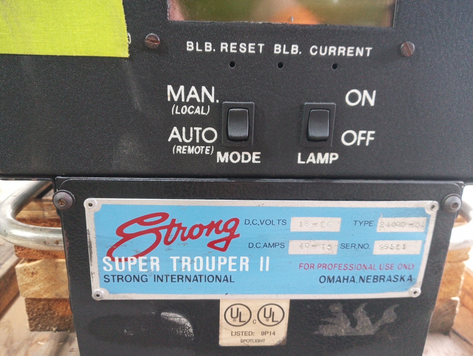 Strong Sycrolite Super Trouper 2 Follow Spot Light, Power Supply, stand, cover