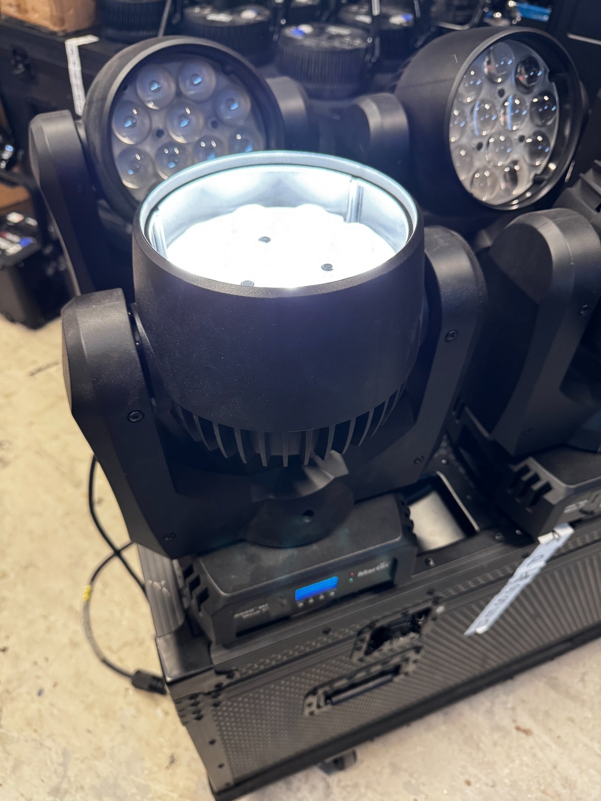 Martin RUSH MH6 CT 12x10w Zoom VW/WW 2700K-7800K 10-60 Zoom Wash LED DMX Light