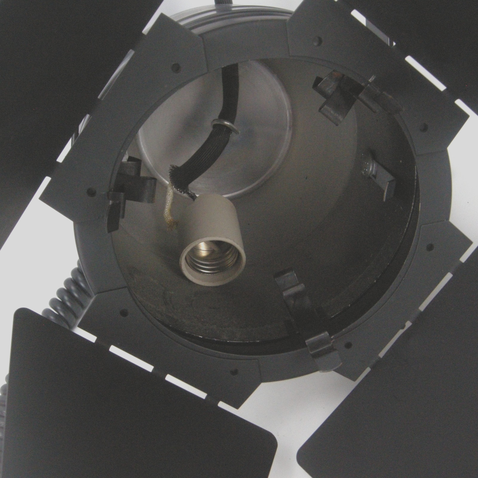 Par 38 Professional Hanging Style Can Light Fixture with Baffle Fins 120V