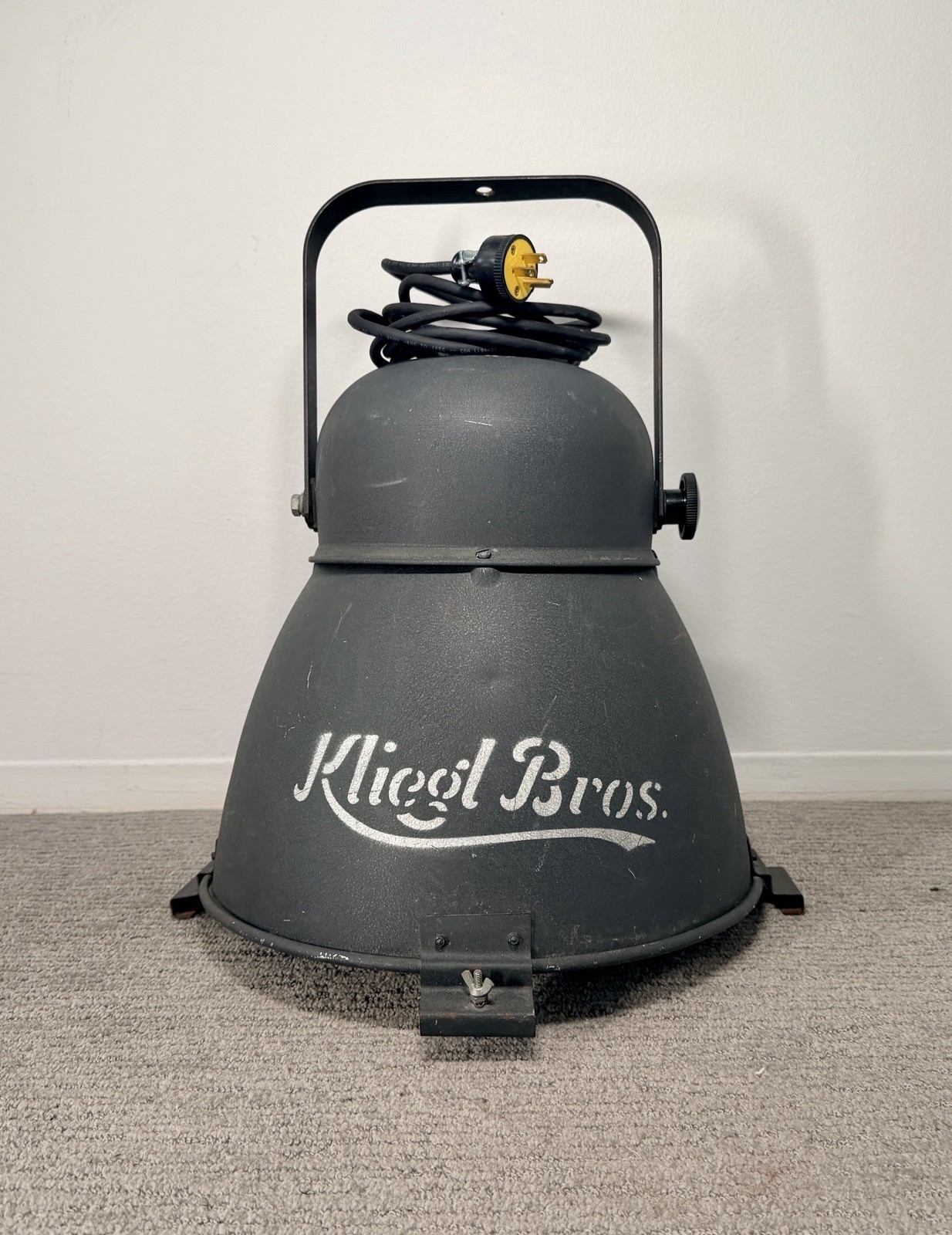 Vintage 16″ Kliegl Bros Shop 22 Studio Stage Light UPDATED W/MODERN SOCKET
