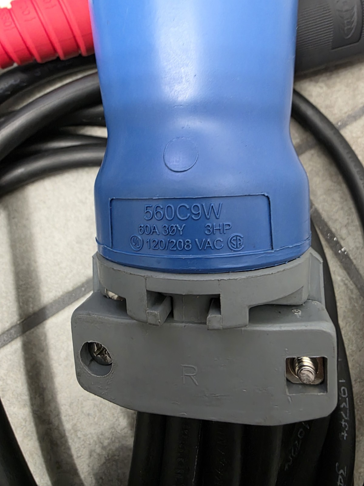 HUBBELL 560C9W- Pin And Sleeve Connector 5W 60A 3Ph 120/208V Splashproof Adapter