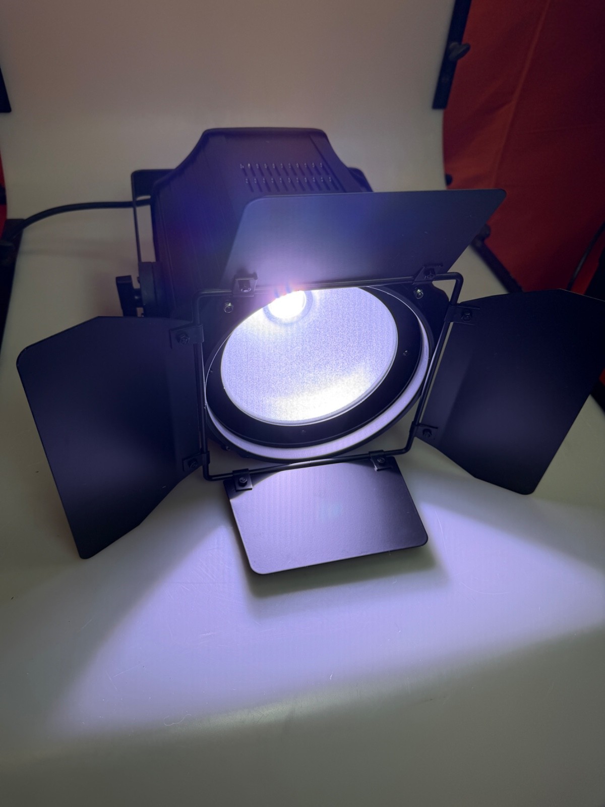 SHEHDS 250W RGBW LED Fresnel Spotlight with Barn Doors