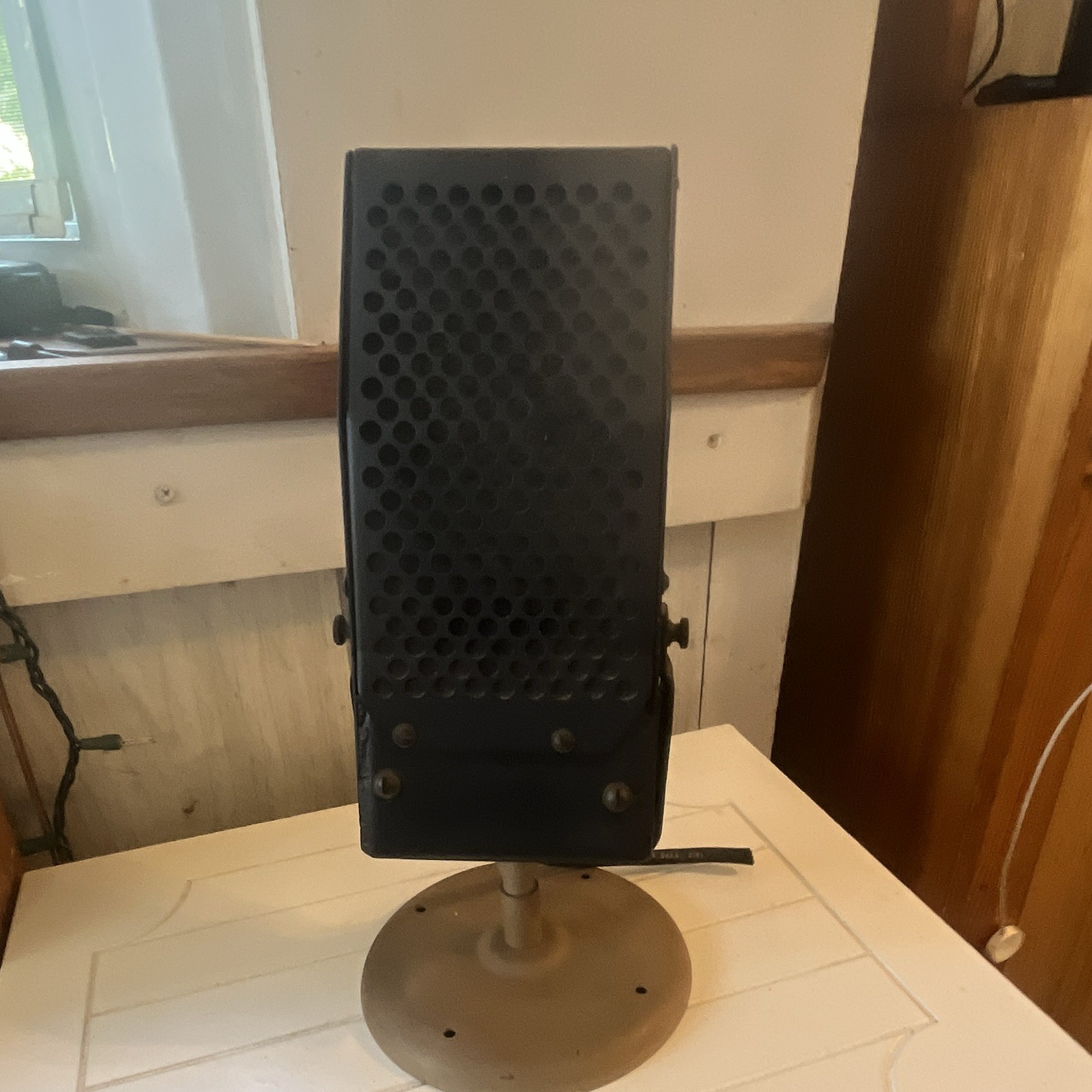LED Stage Effect Light Fixture on Stand w/ Yoke Mount, Round Base & Power Cord