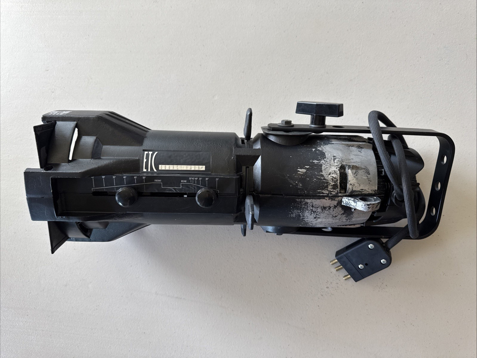 ETC Source Four Jr 26° – 50° Ellipsoidal Spotlight 575W Tested Working 20A Bates