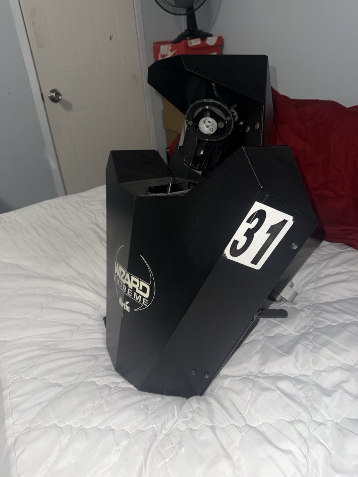 Martin WIZARD EXTREME Effect Light, Fan Cooled, with Mounting Bracket