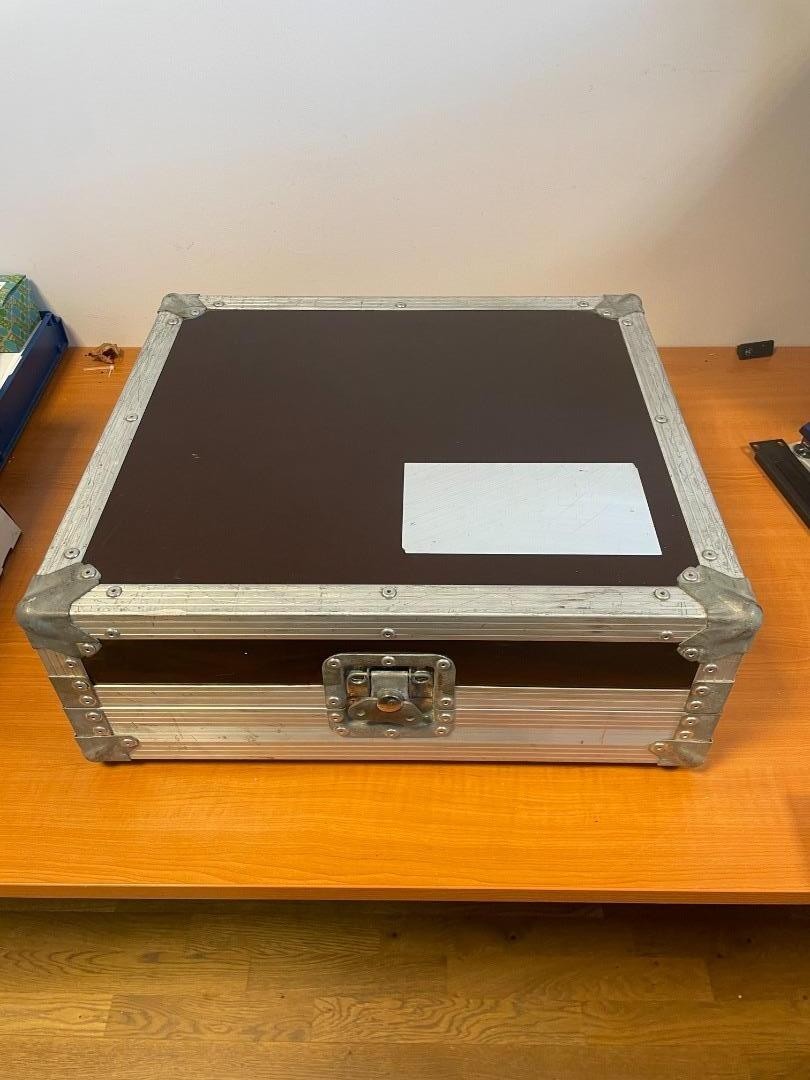#522 19″ desk case 10 U 85 mm ET 540 x 490 x 210 (LBH) brown