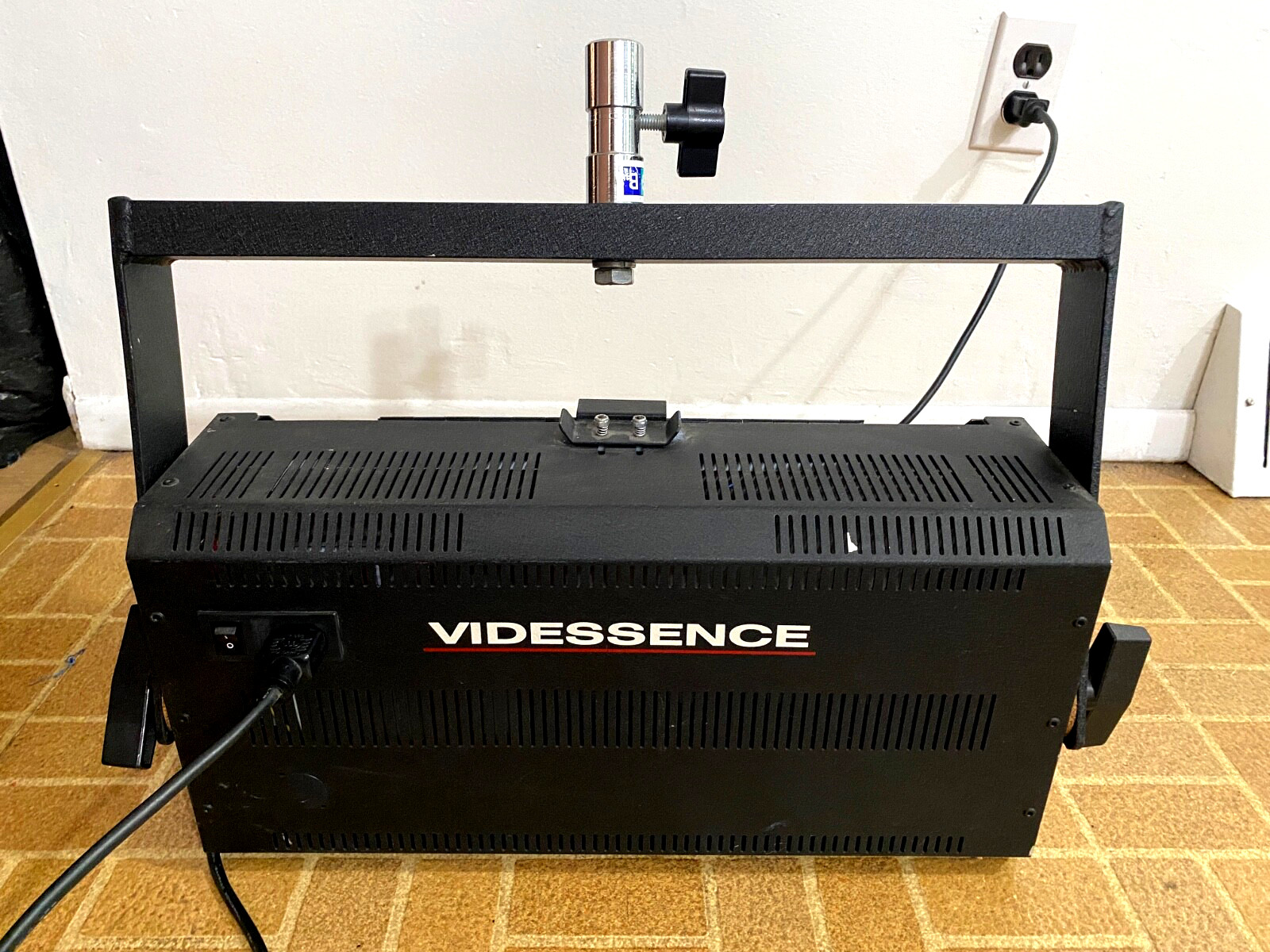 Videssence Inc. Flourescent Studio/Video Light 120V