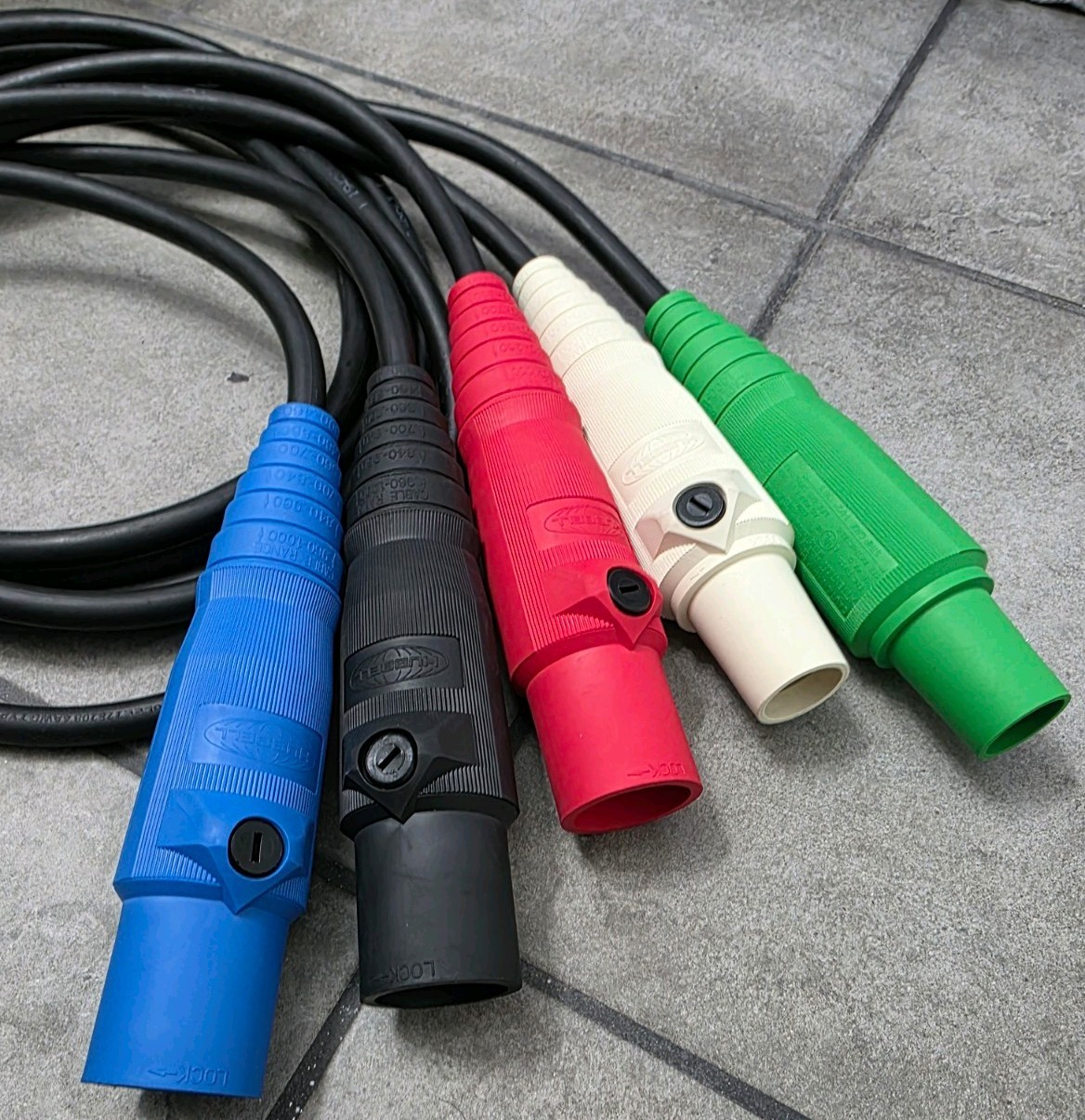 HUBBELL 560C9W- Pin And Sleeve Connector 5W 60A 3Ph 120/208V Splashproof Adapter