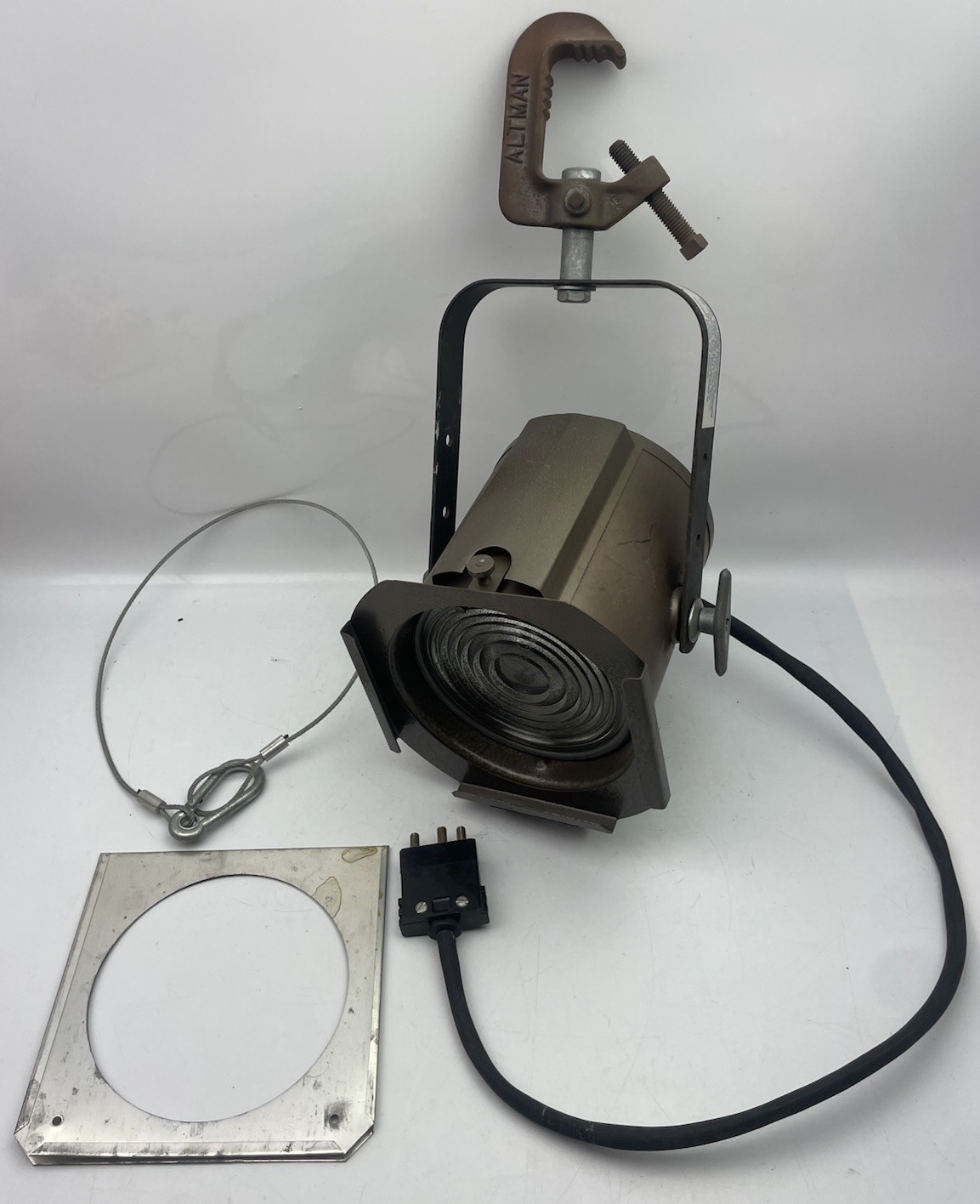 ⭐️ Altman 65Q Stage Studio Theater Light 6″ Fresnel + Gel Frame & Cable WORKS ⭐️