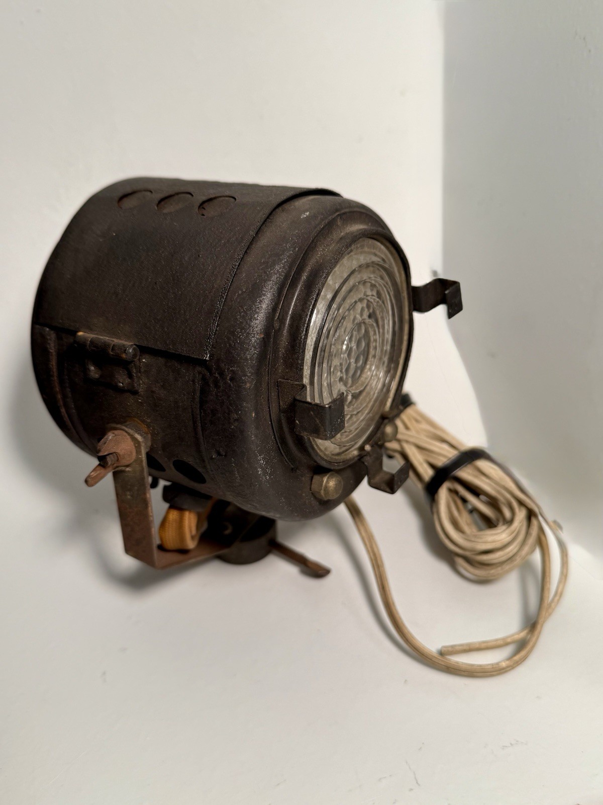 Vintage Bardwell & McAlister Dinky Inkie 3″ Fresnel Lens Hollywood Stage Light