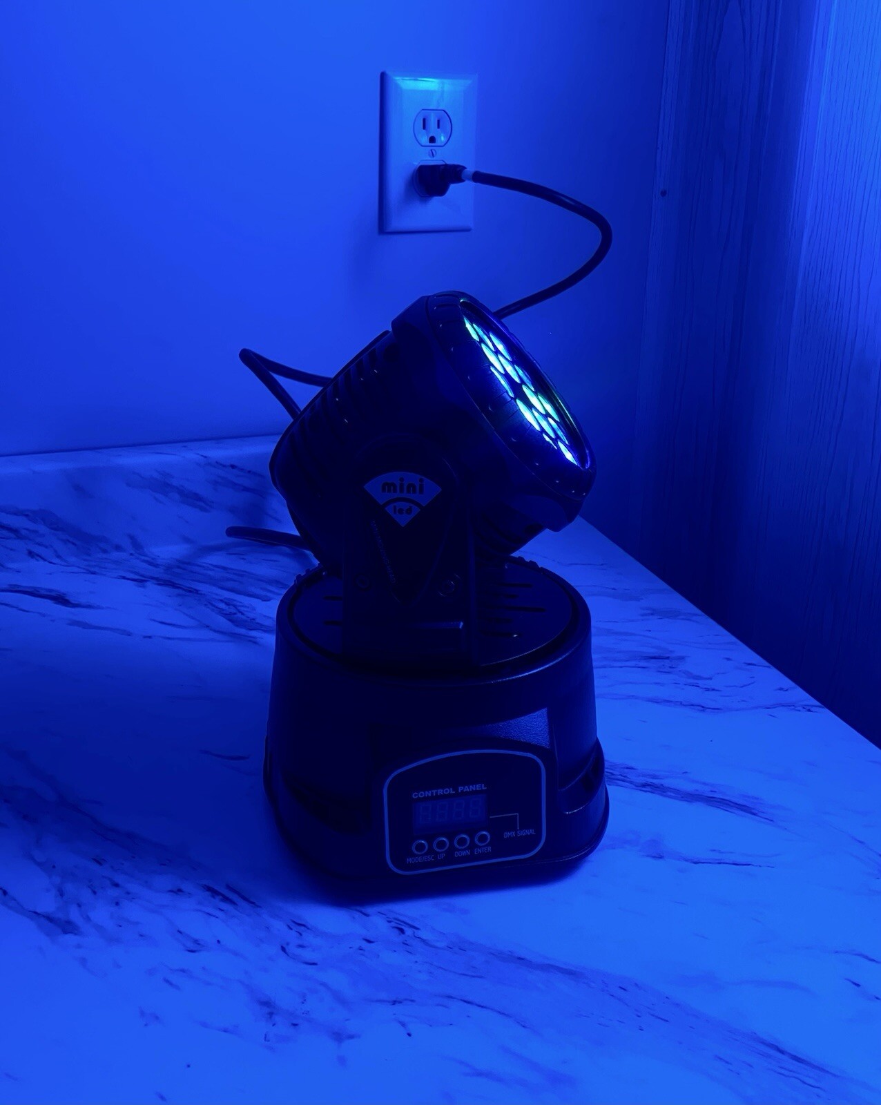 LED Wash Moving Head Light Monoprice Pro Audio Series 18 x 3W Mini RGB
