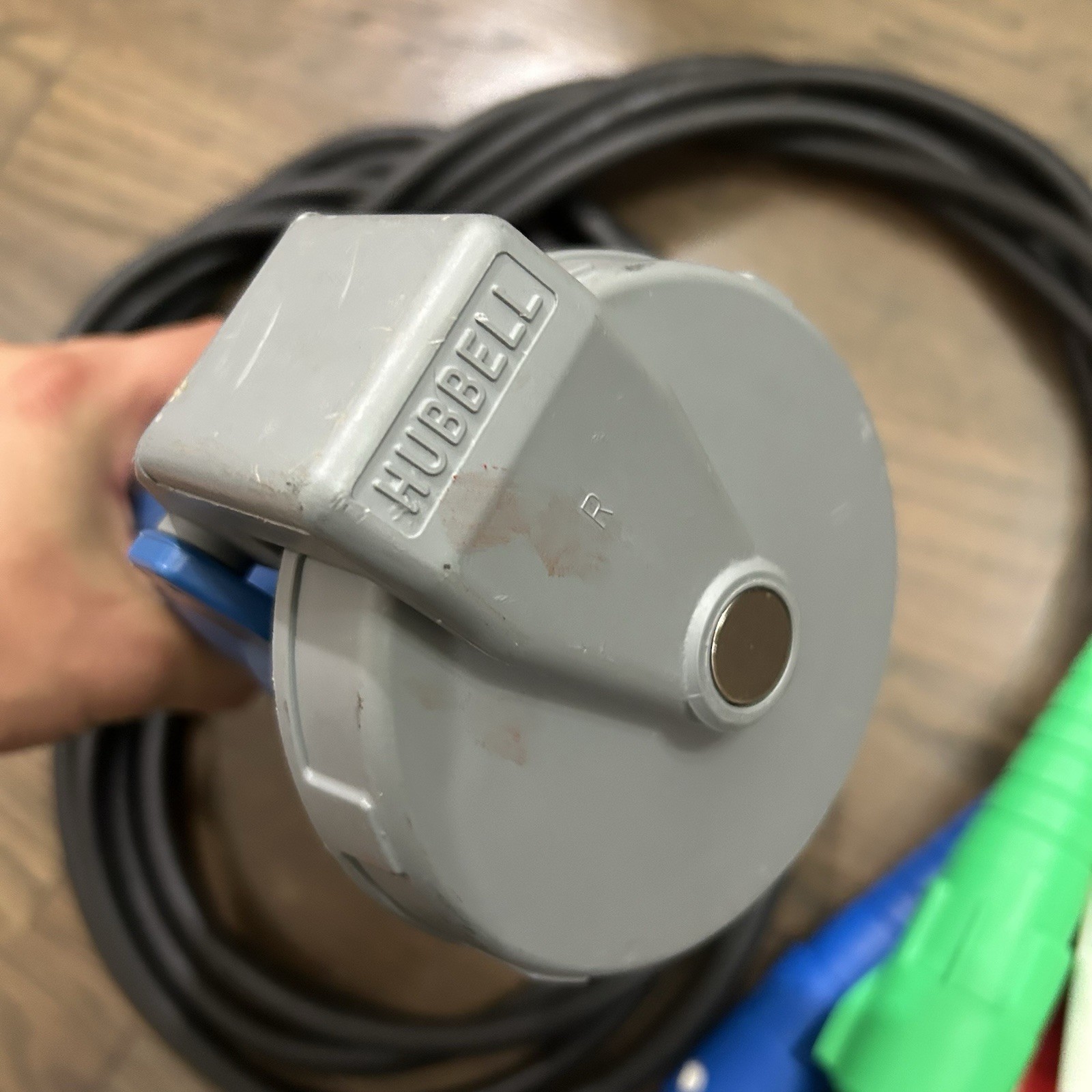 Hubbell 560C9W Pin And Sleeve Connector 5W 60A 3Ph 120/208V Splashproof Adapter
