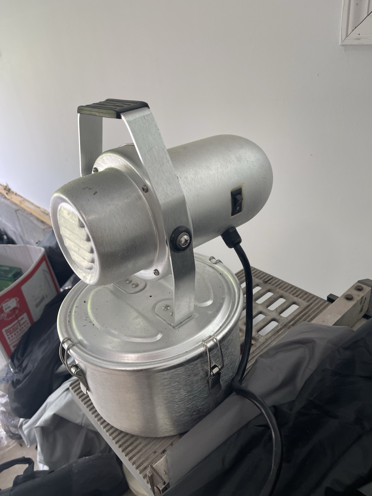 Halogen Effect Light Fixture Manual Pan & Tilt w/ Yoke Mount & Power Cord