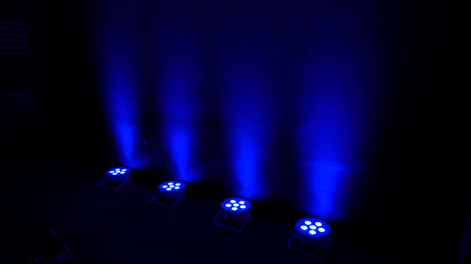 Rockville BATTERY PAR PACK 61 V2 White 8) Rechargeable Wash Lights+Charging Case
