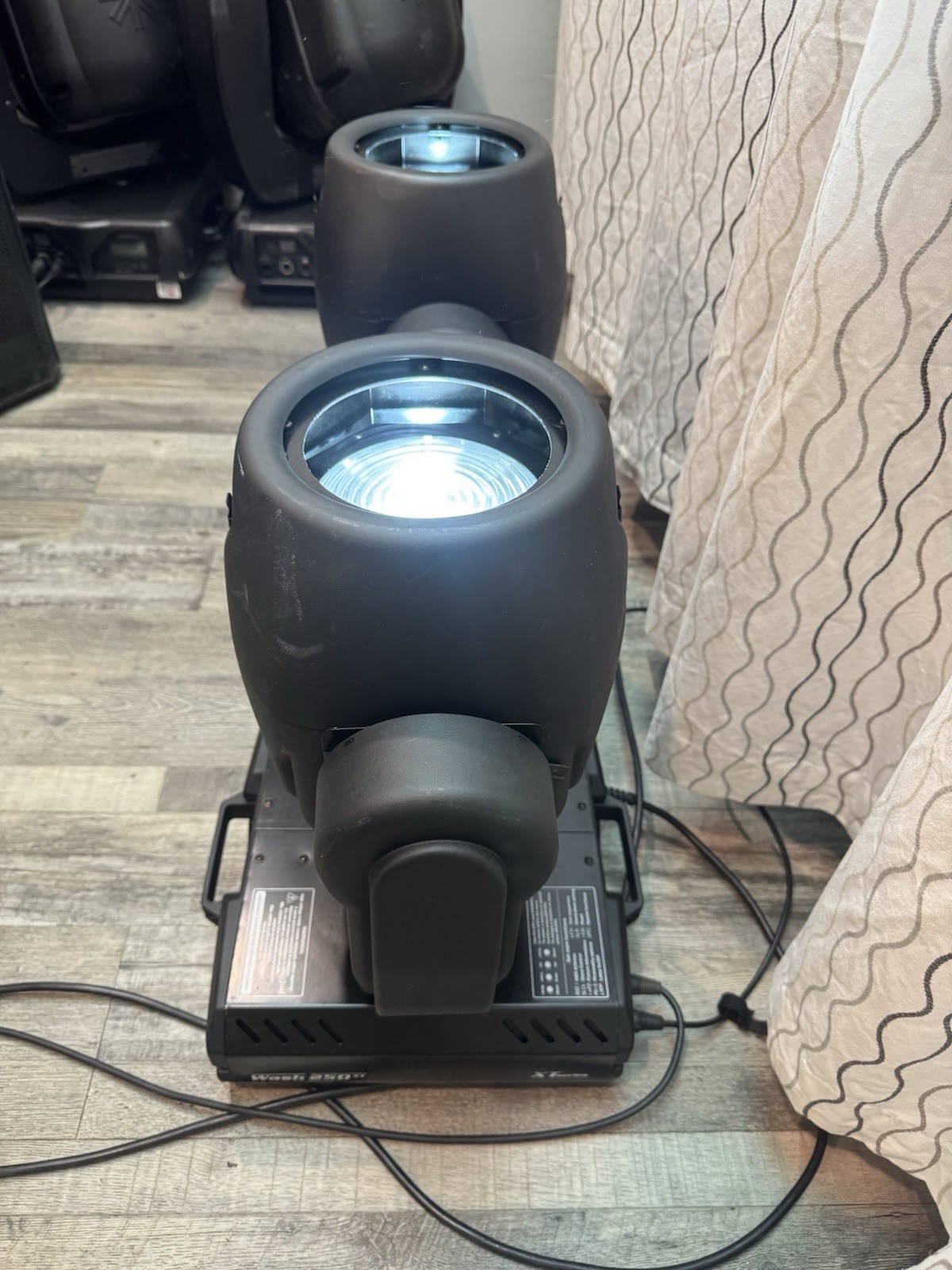 Robe Lighting Wash 250 XT CMY RGB Fresnel Moving Head DMX Stage Light Fixture FX