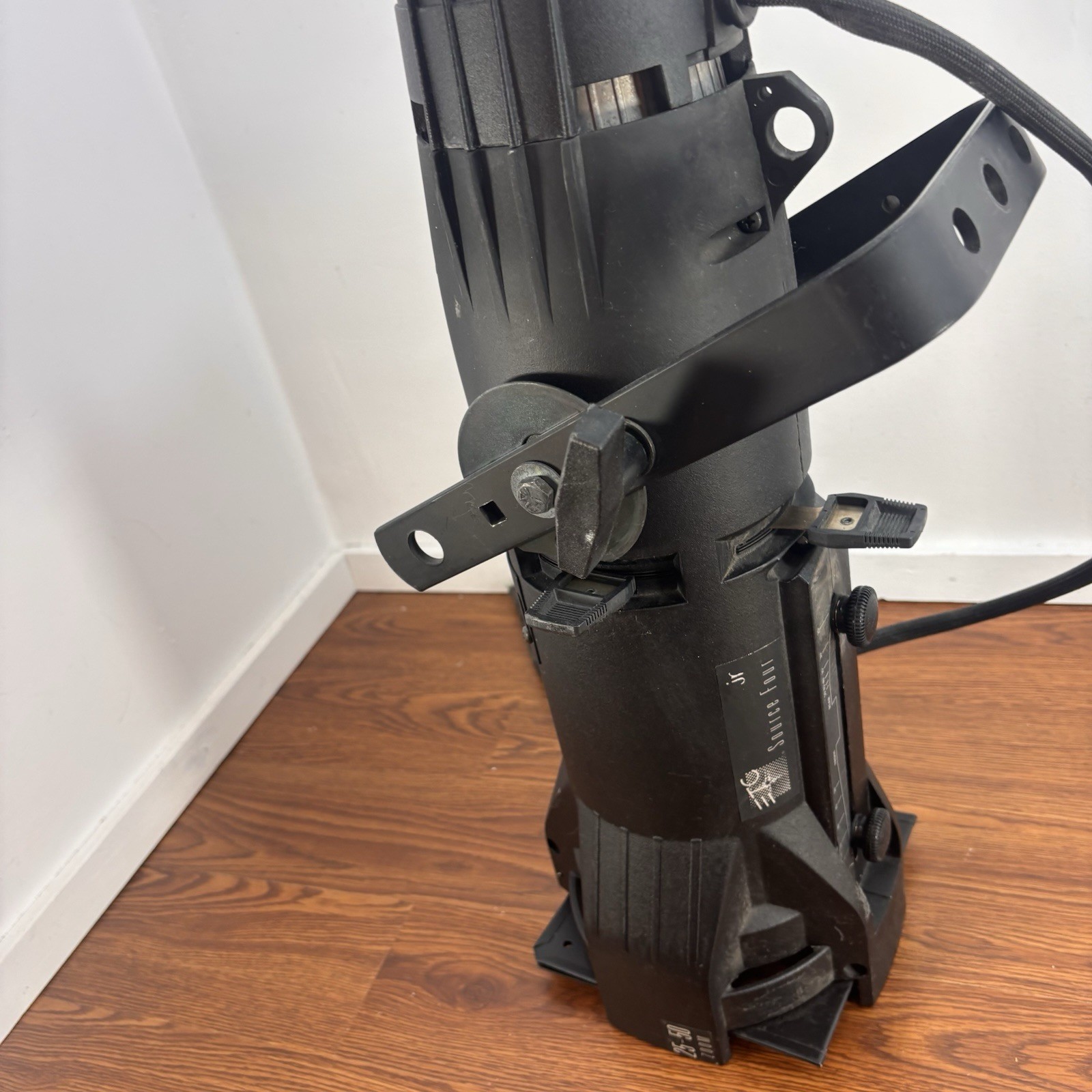 ETC Source Four Jr 25-50 Degree Zoom – Ellipoidal Series Stage Light – Read! (b)