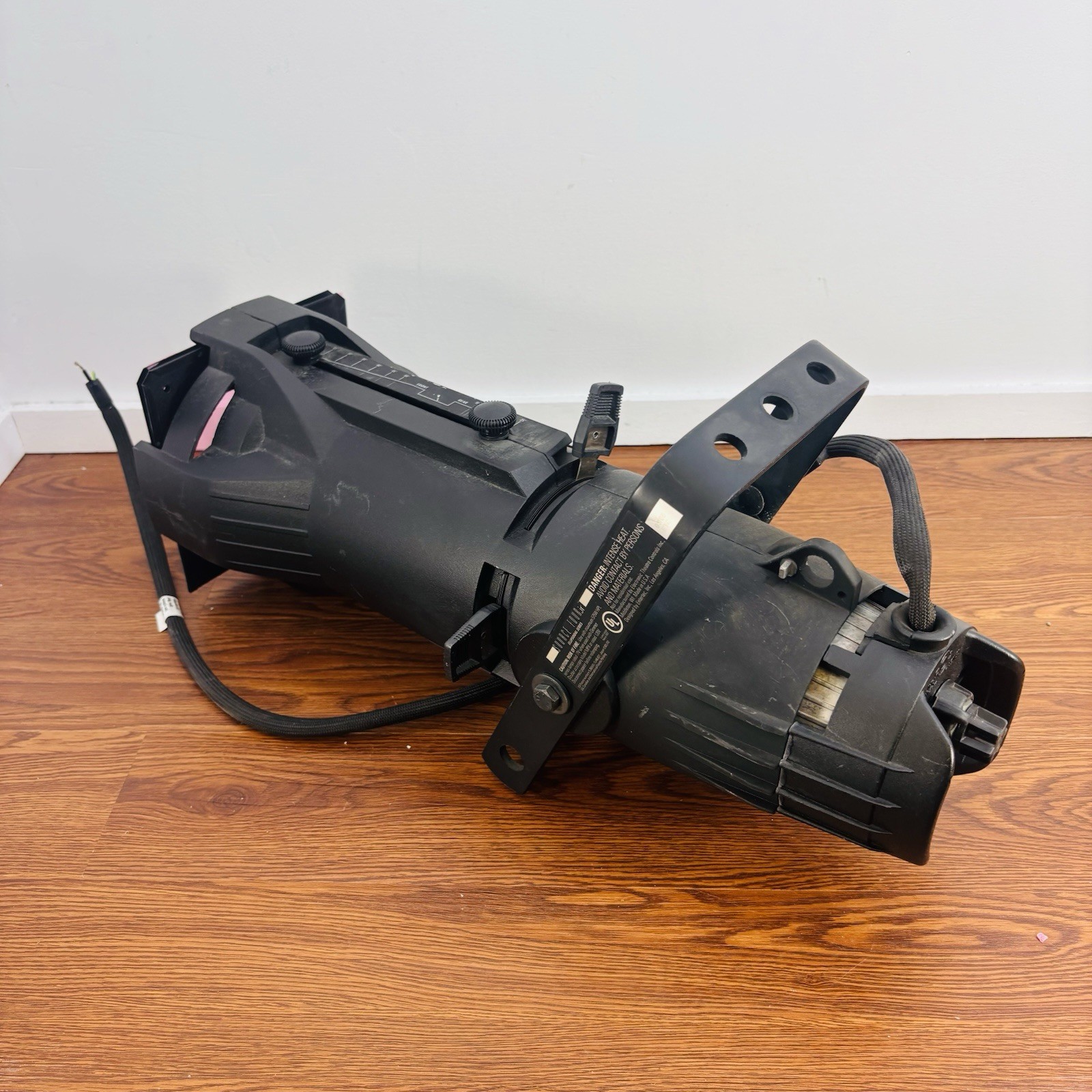 ETC Source Four Jr 25-50 Degree Zoom – Ellipoidal Series Stage Light – Read! (c)