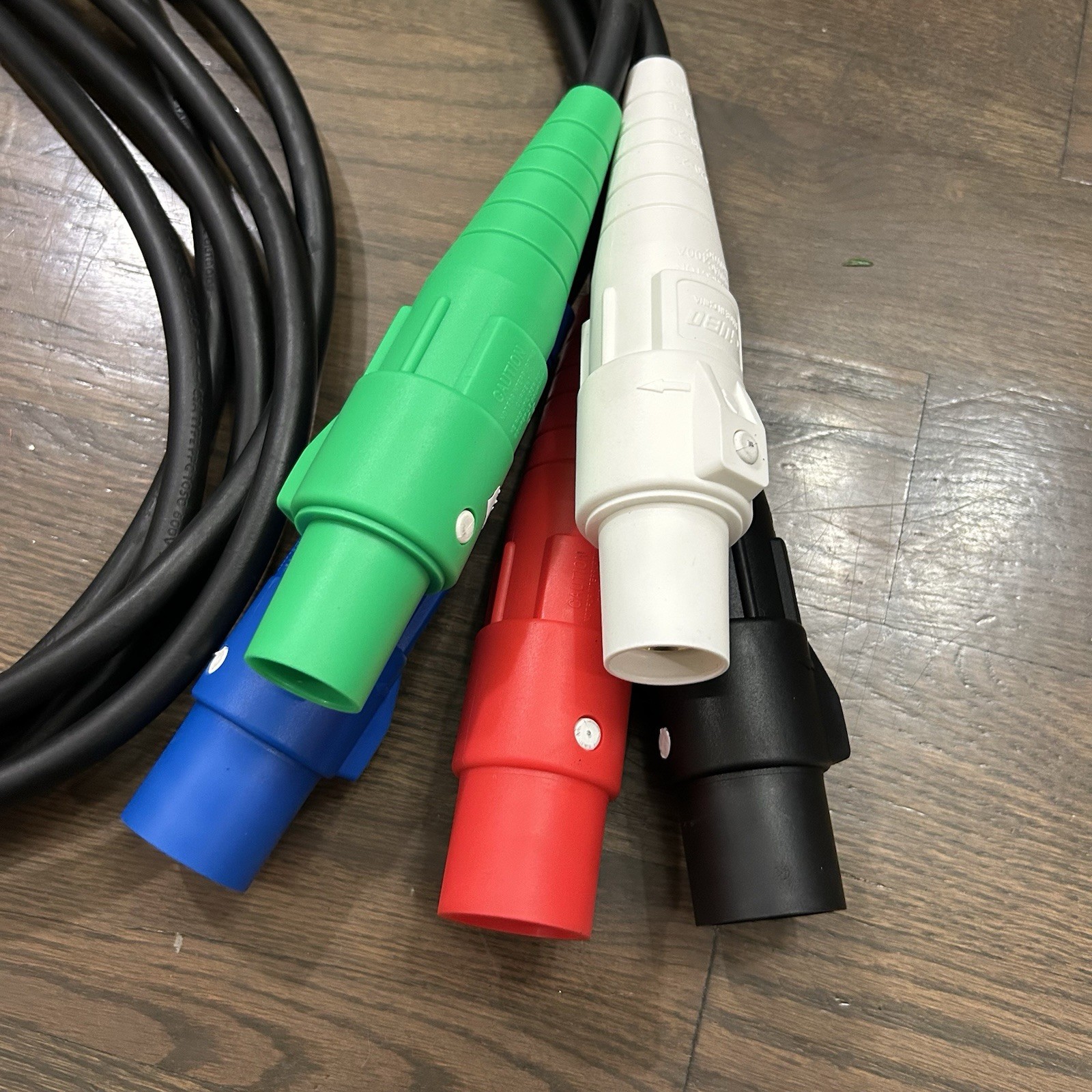 Hubbell 560C9W Pin And Sleeve Connector 5W 60A 3Ph 120/208V Splashproof Adapter
