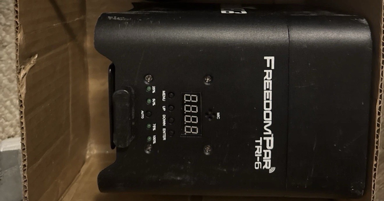 Chauvet DJ Freedom Par Tri-6 18W Rechargeable DJ Light with Power Cable