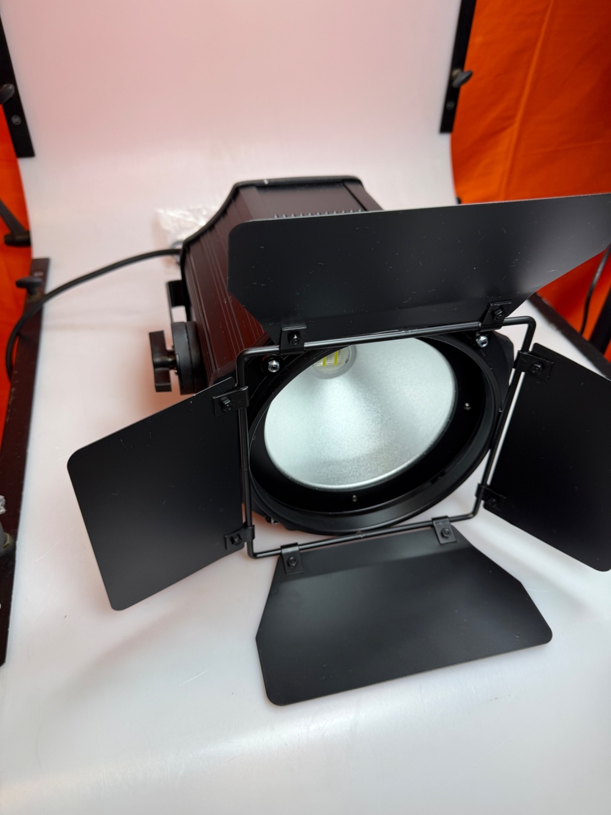 SHEHDS 250W RGBW LED Fresnel Spotlight with Barn Doors