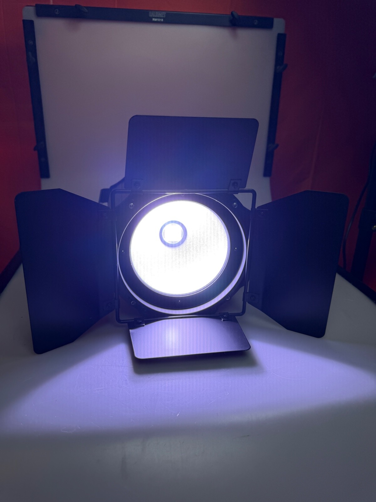 SHEHDS 250W RGBW LED Fresnel Spotlight with Barn Doors