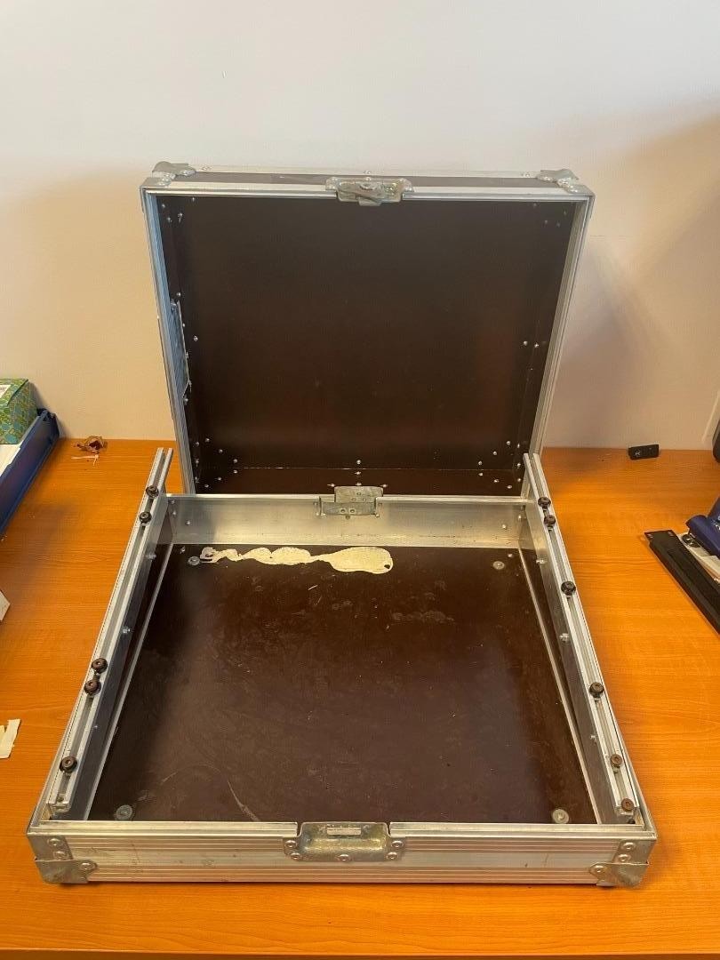 #522 19″ desk case 10 U 85 mm ET 540 x 490 x 210 (LBH) brown