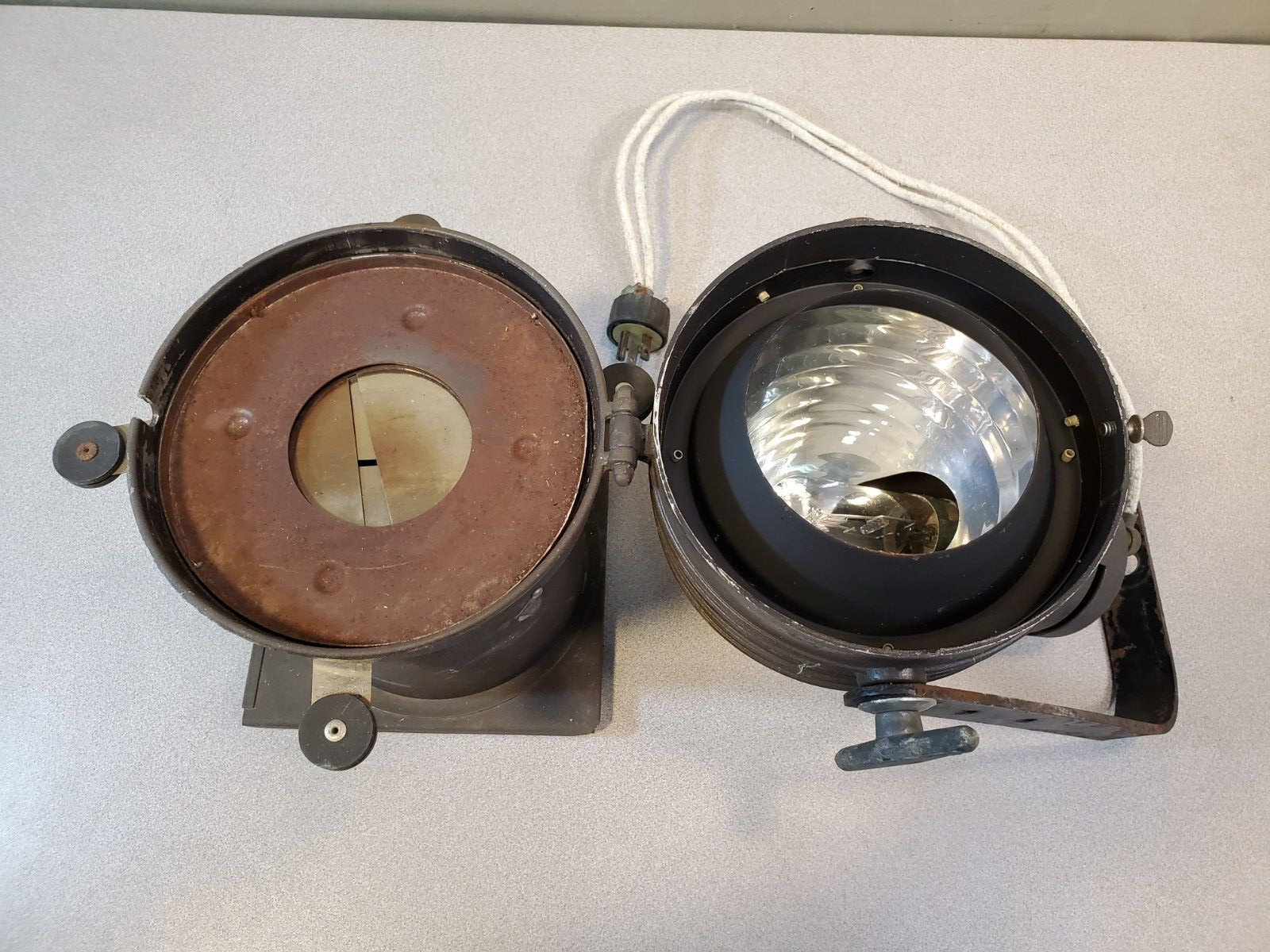 Vintage 500 watt Theatrical Stage Spot Light, Century Type, w/Shutter Gel Holder