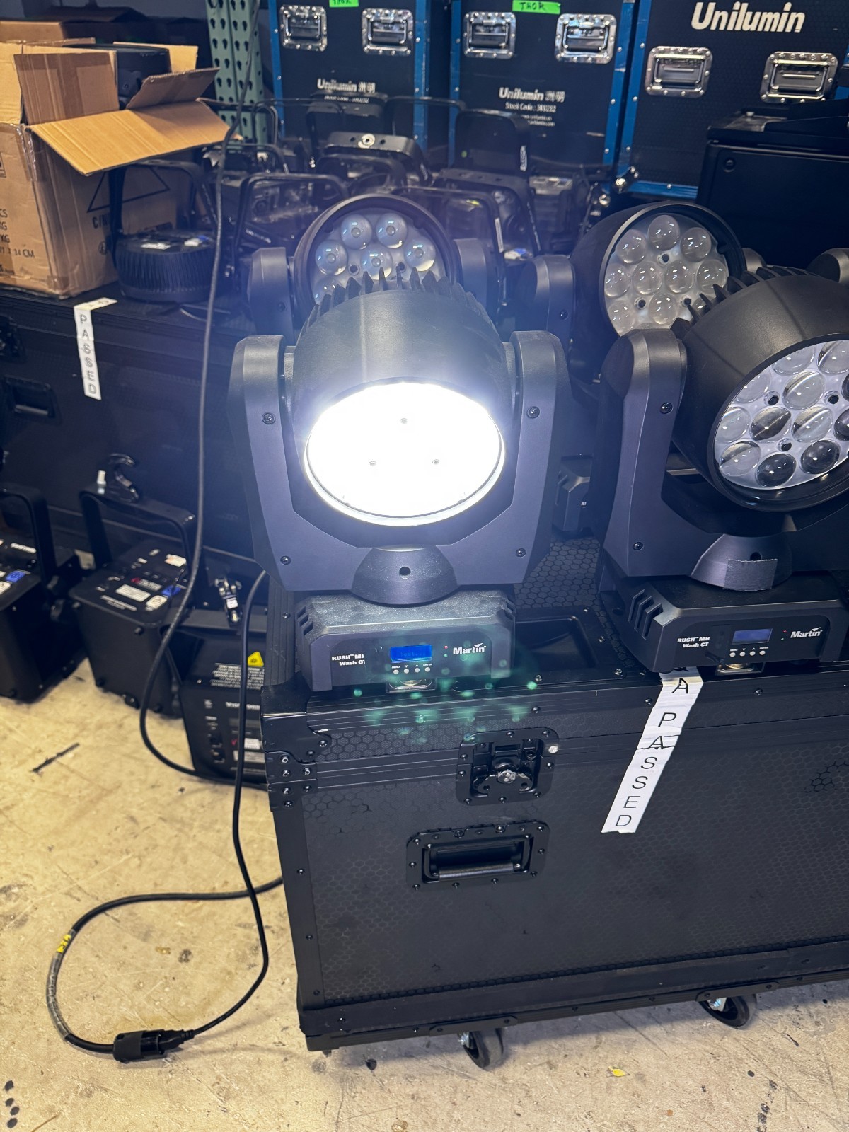 Martin RUSH MH6 CT 12x10w Zoom VW/WW 2700K-7800K 10-60 Zoom Wash LED DMX Light