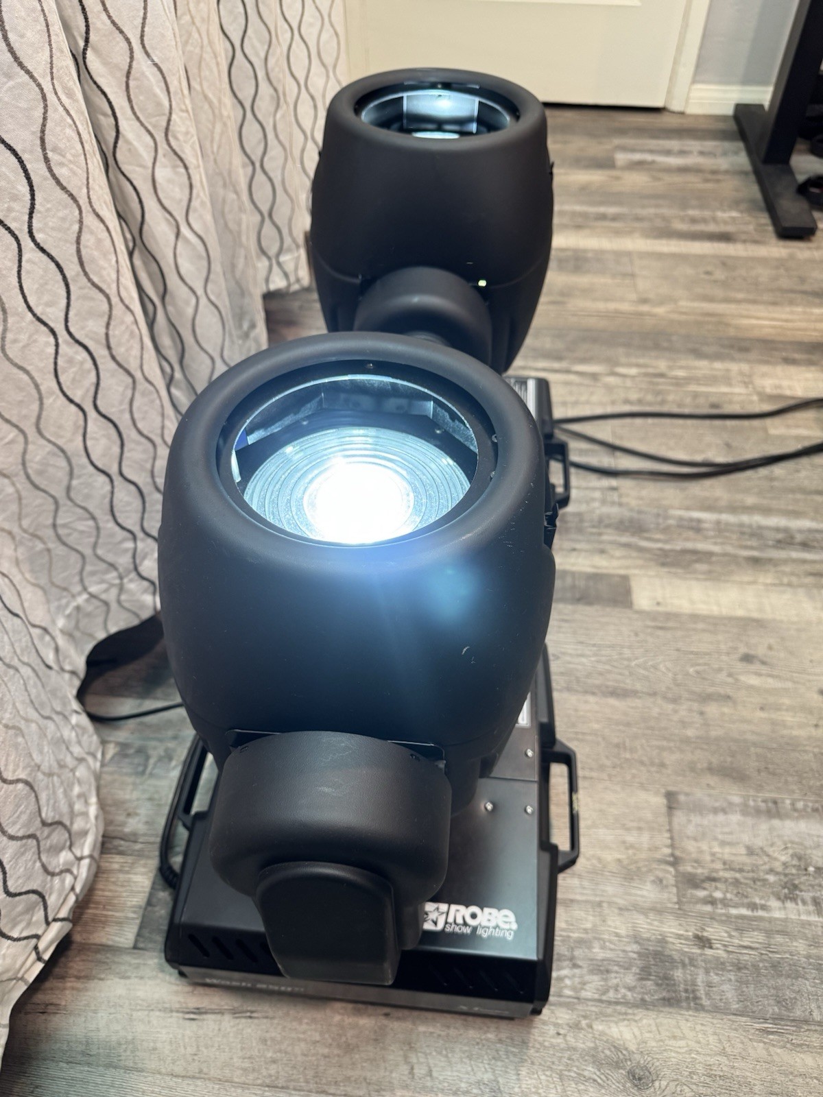 Robe Lighting Wash 250 XT CMY RGB Fresnel Moving Head DMX Stage Light Fixture FX