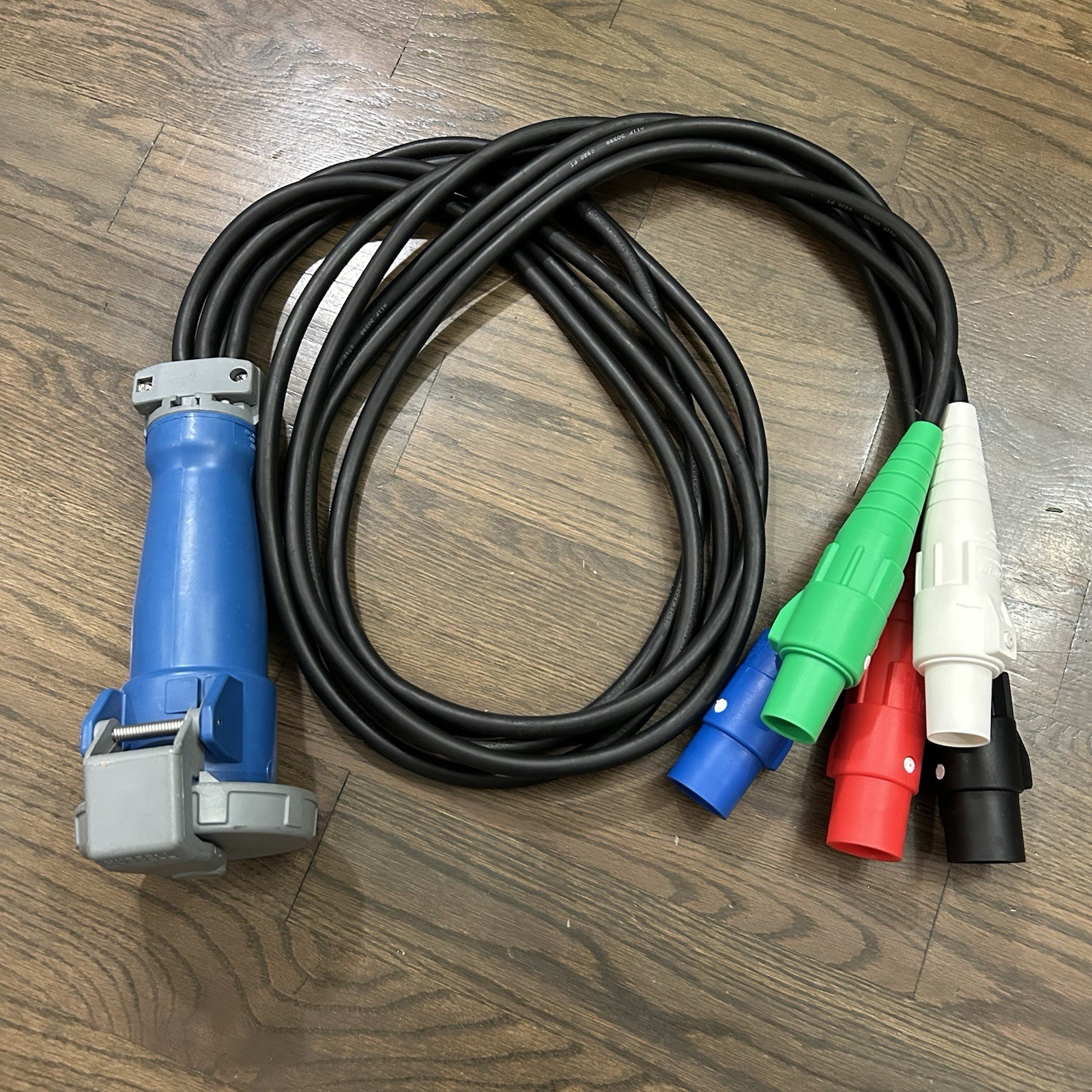 Hubbell 560C9W Pin And Sleeve Connector 5W 60A 3Ph 120/208V Splashproof Adapter