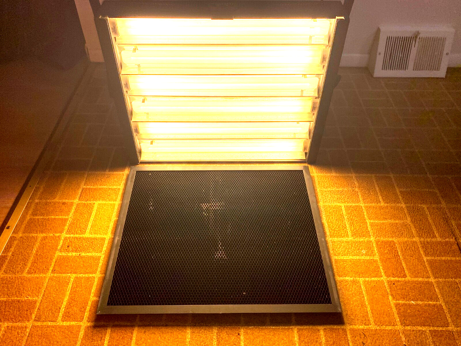 Videssence Inc. Flourescent Studio/Video Light 120V Model 5330 BASELIGHT