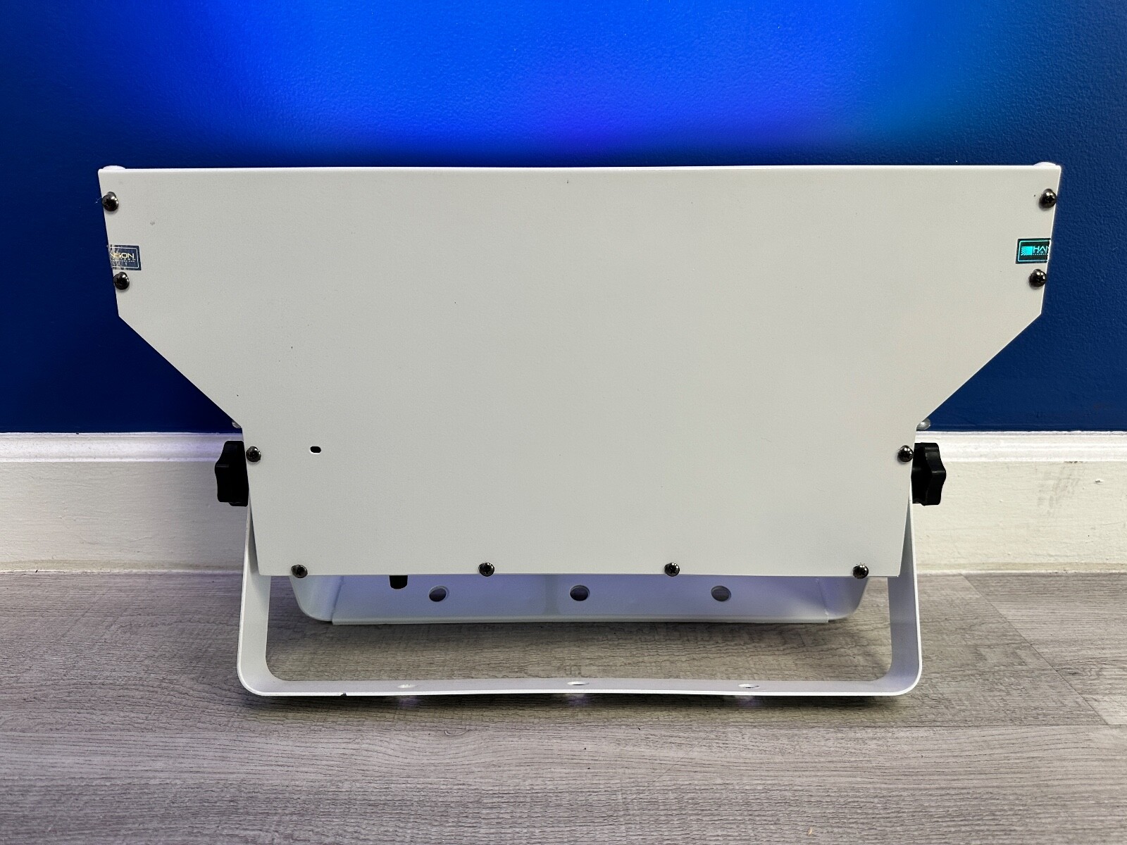 HPS (Hanson Pro Systems) “Quattro” Battery Powered Wireless DMX Lighting Fixture