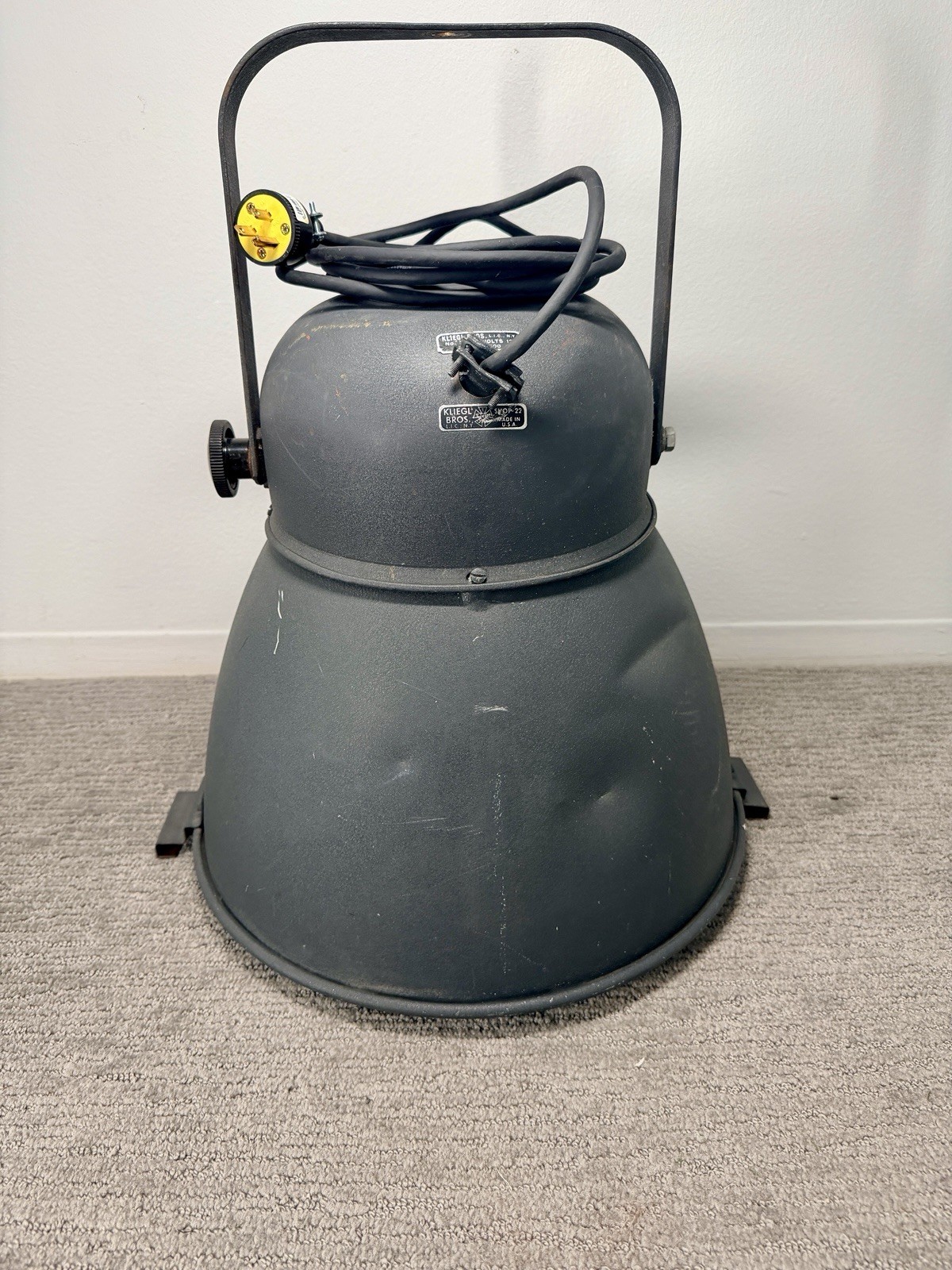 Vintage 16″ Kliegl Bros Shop 22 Studio Stage Light UPDATED W/MODERN SOCKET