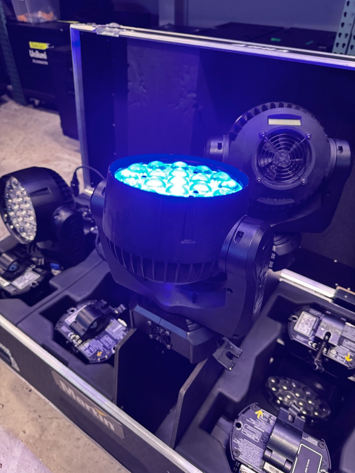 Martin MAC Aura 19x10w LED Effect Wash Moving Head Zoom + Backlight 17 Available