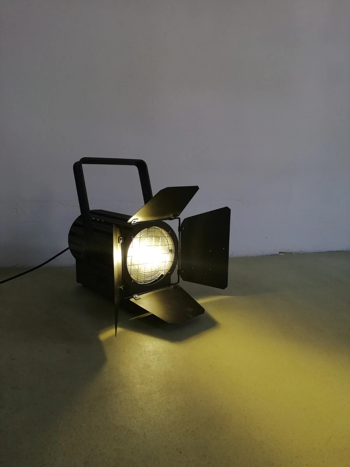 4pc/lot Cob Die-casting Aluminum 200w RGBWA 5 in 1 Led Blinder Stage par Light